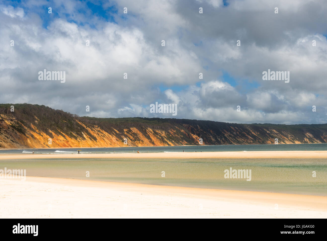 Doppelte Insel Punkt und dem farbigen Sand von Rainbow Beach, Great Sandy Nationalpark, Queensland, Australien. Stockfoto