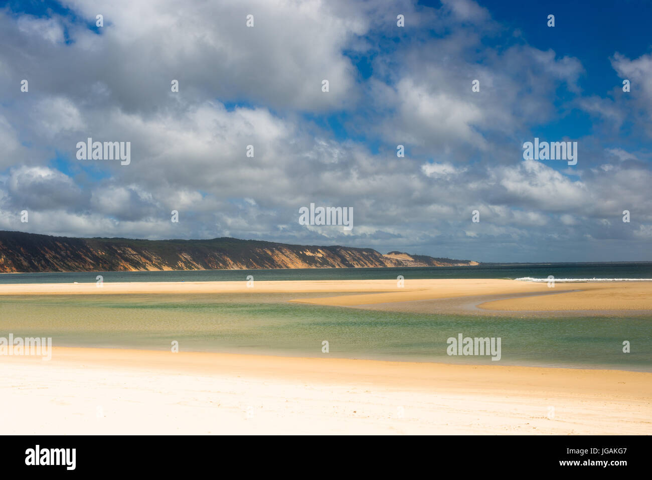 Doppelte Insel Punkt und dem farbigen Sand von Rainbow Beach, Great Sandy Nationalpark, Queensland, Australien. Stockfoto