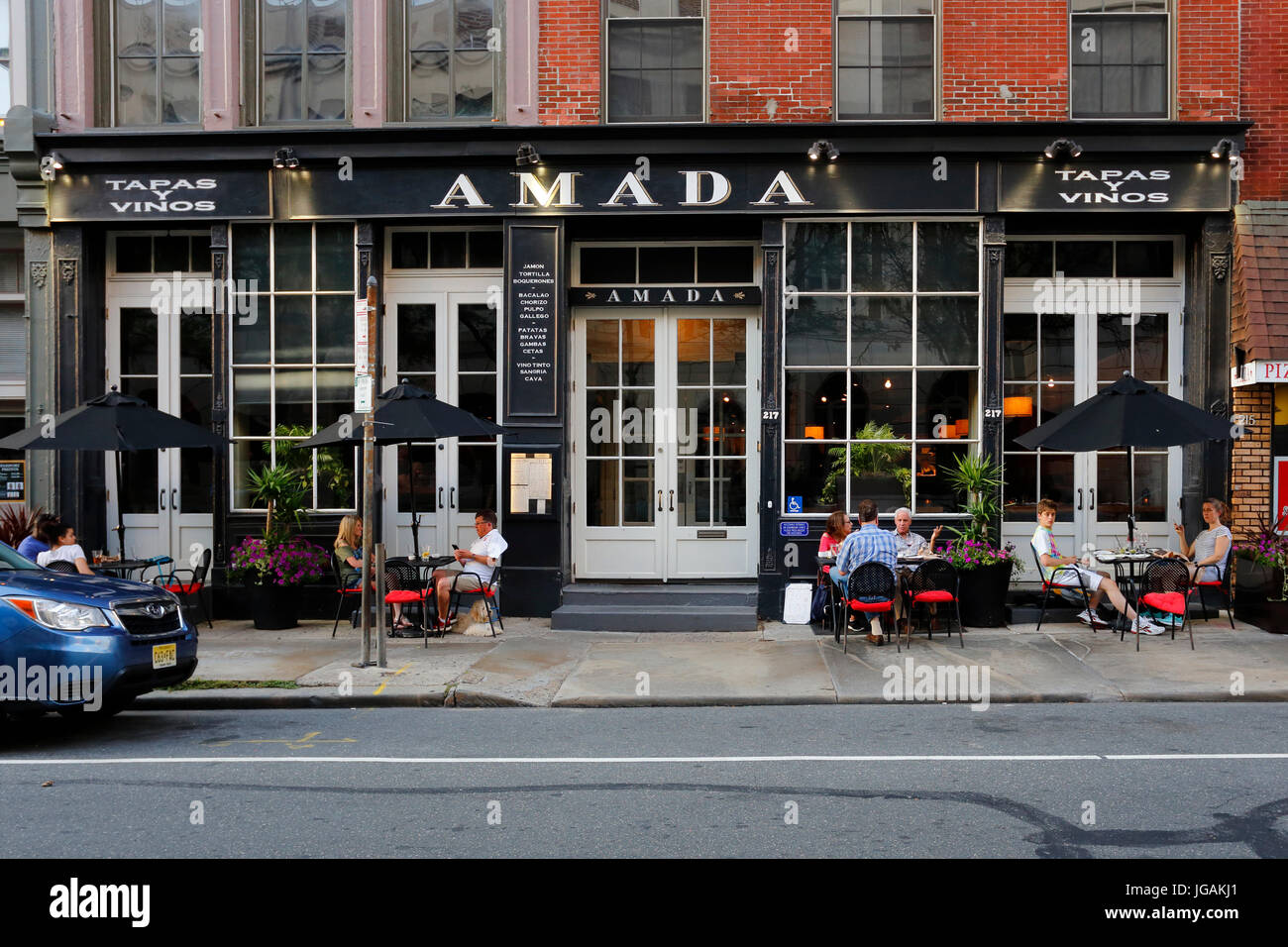 Storefront von Amada Restaurant, in der Nähe von Penn's Landing, Philadelphia, PA Stockfoto