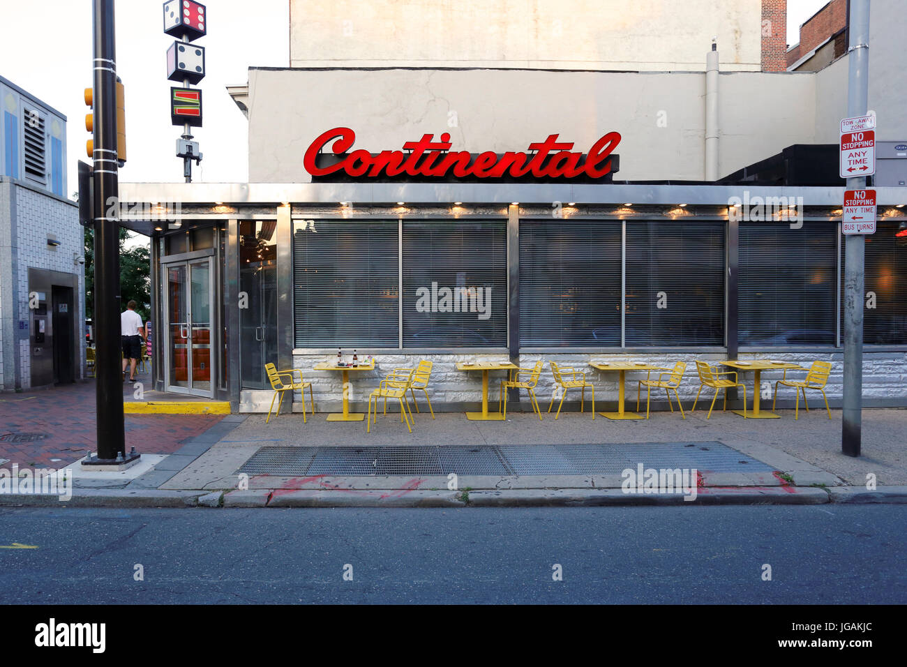 Storefront von Restaurant Continental, 138 Market St, Philadelphia, PA Stockfoto