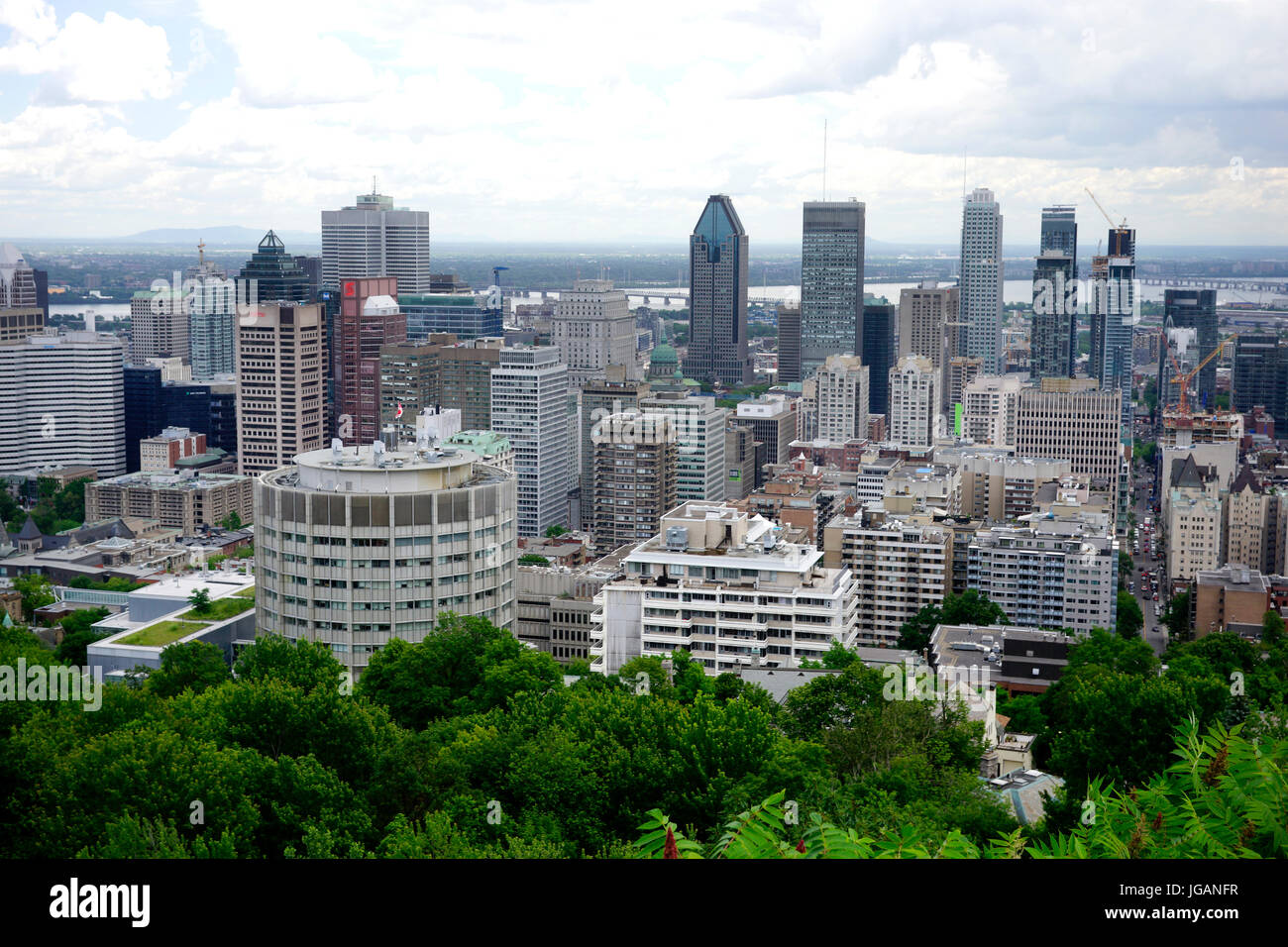 Montreal, Kanada, 4 July,2017.View der Innenstadt von Montreal vom Aussichtspunkt am Mount Royal Park. Kredit: Mario Beauregard/Alamy Live-Nachrichten Stockfoto