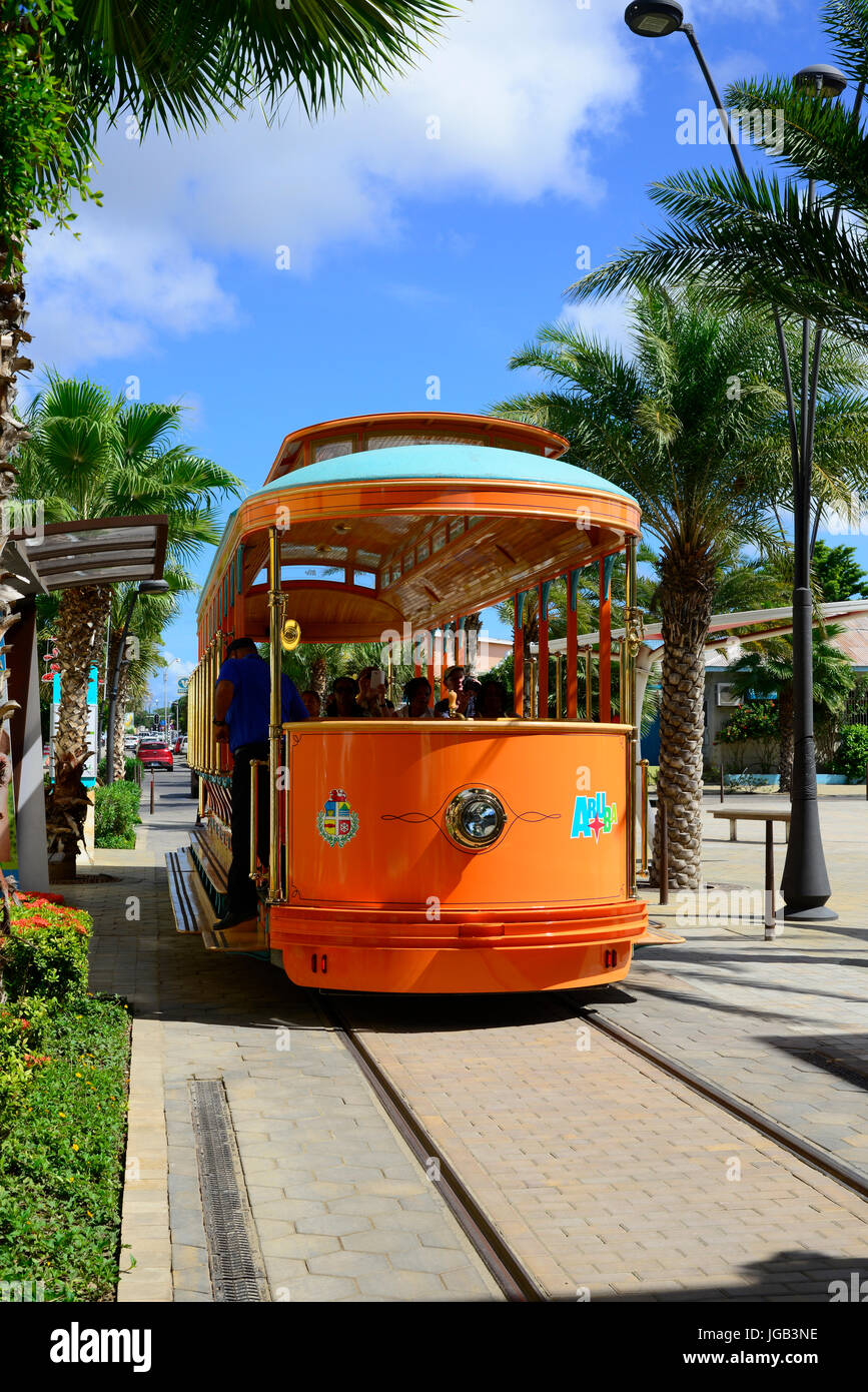 Südliche Karibik-Insel-Kreuzfahrt von Miami Florida auf der Insel Aruba mit lokalen Straßenbahn Stockfoto