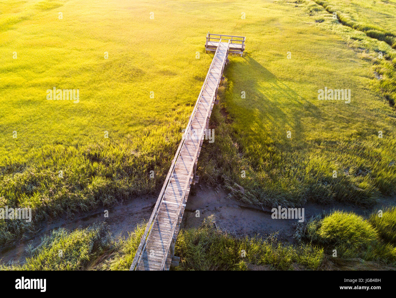 Holzbrücke über einen Sumpf-Luftbild Stockfoto