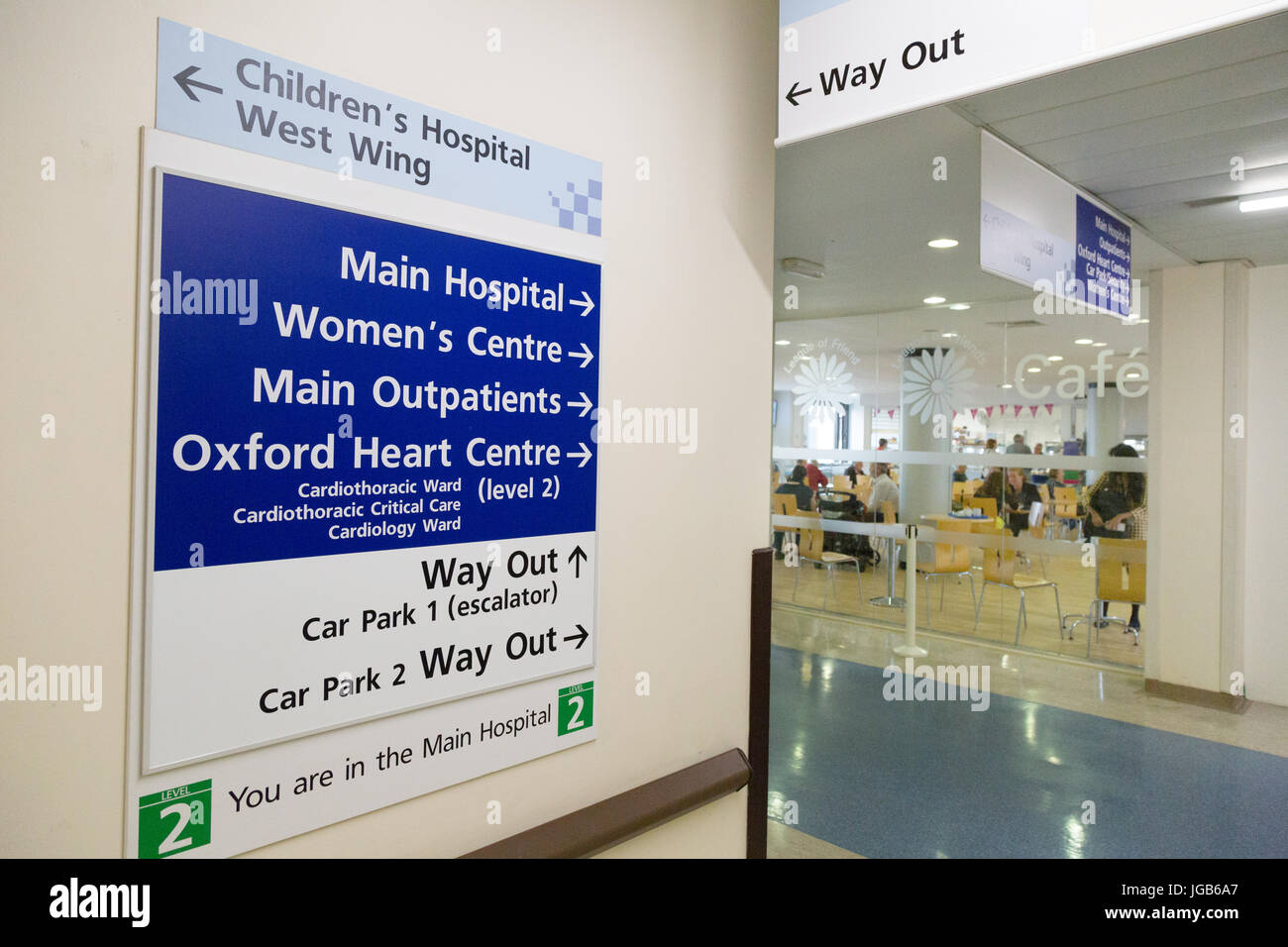 Krankenhaus-Zeichen in das Innere des John Radcliffe Hospital, Oxford, England UK Stockfoto