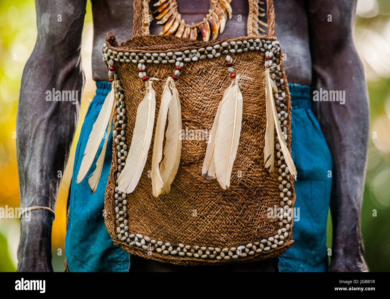 Indonesien, IRIAN JAYA, ASMAT Provinz, JOW Dorf - Juni 12: Traditionelle Tasche Asmat Stammes-Krieger. Stockfoto