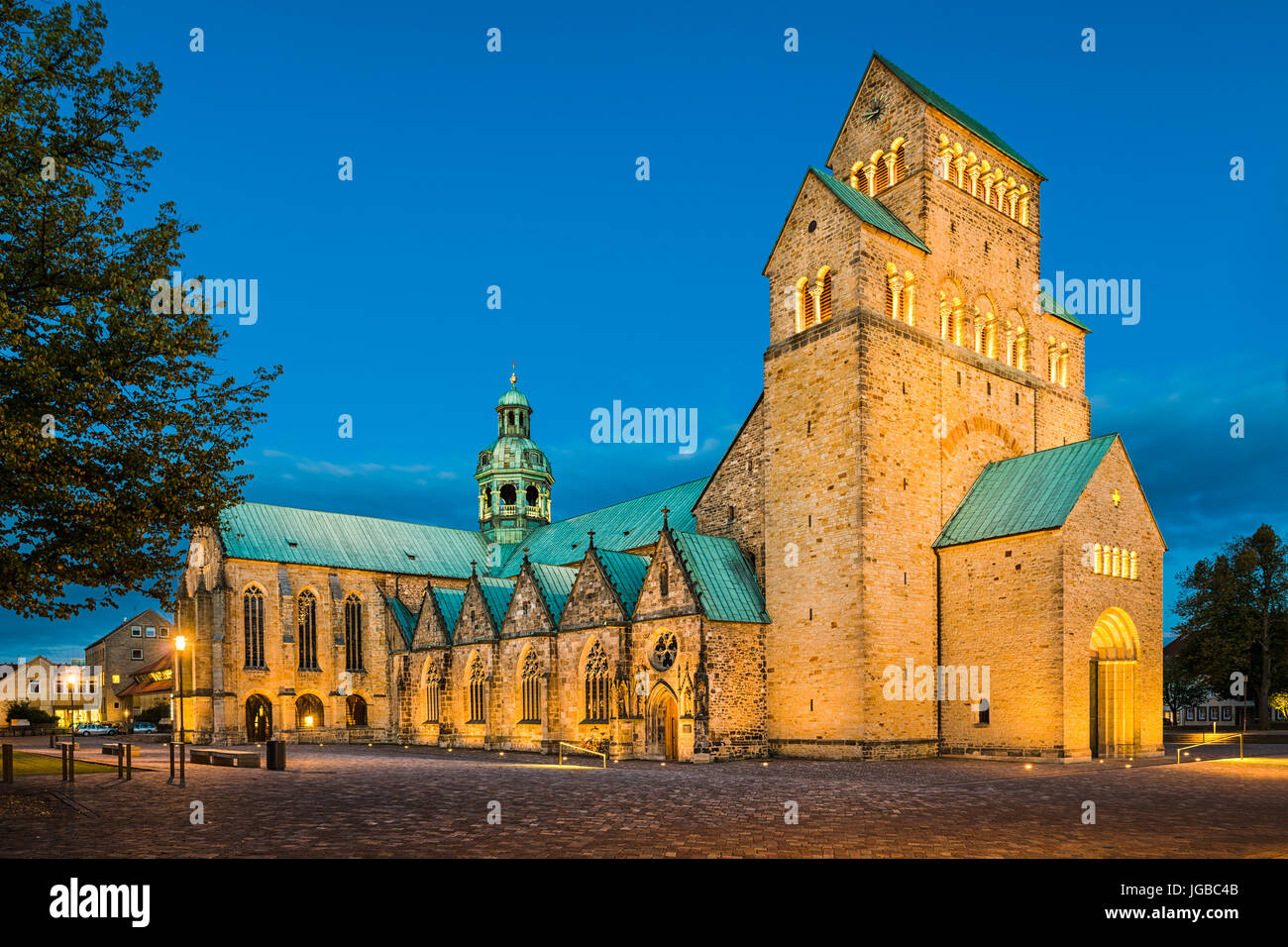 Kathedrale von Hildesheim, Deutschland in der Nacht Stockfoto