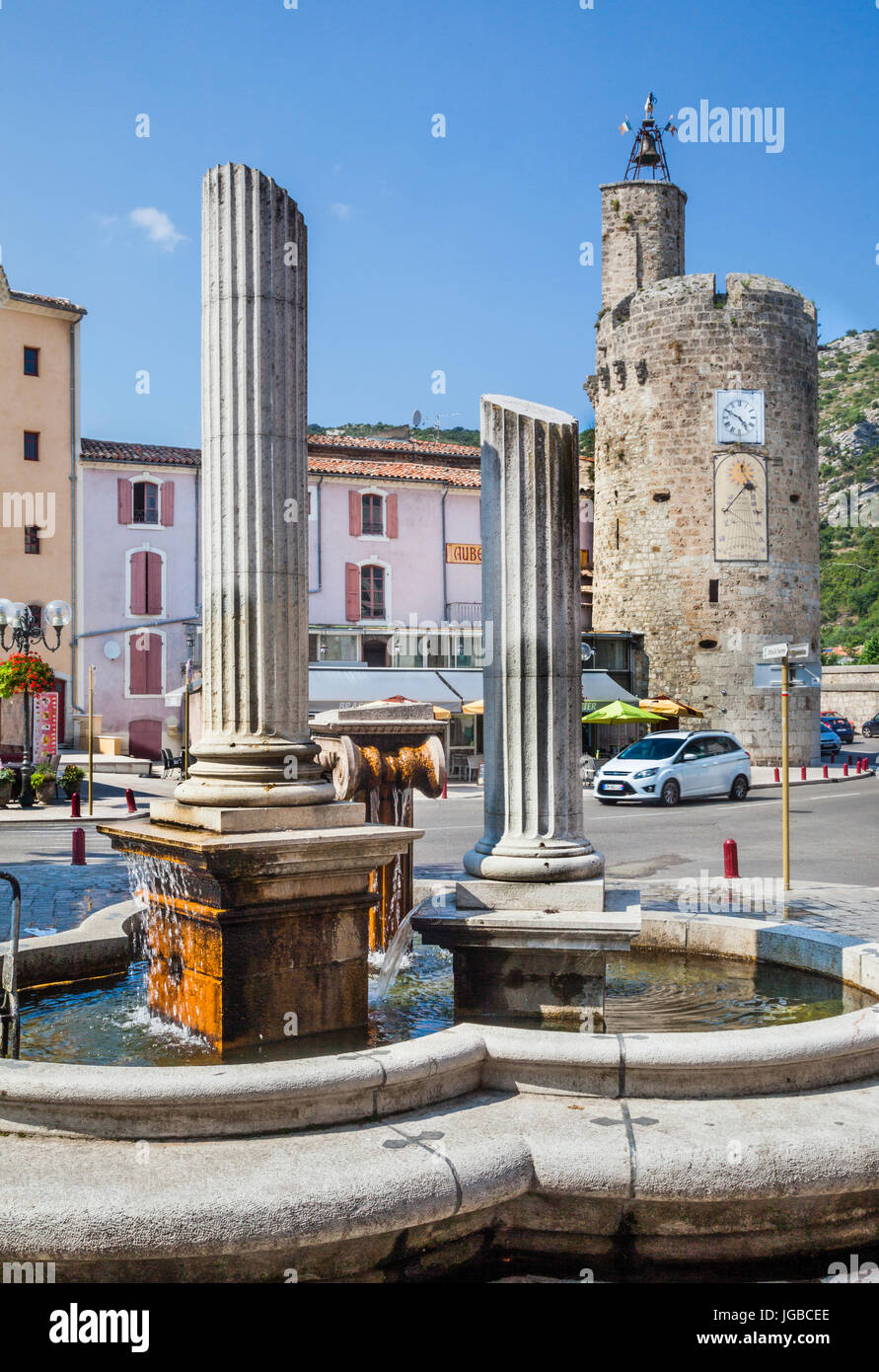 Frankreich, Languedoc-Roussillon, Departement Gard, Anduze, Blick auf La Fontaine du Bicentenaire, zum Gedenken an den 200. Jahrestag der französischen Revolut Stockfoto