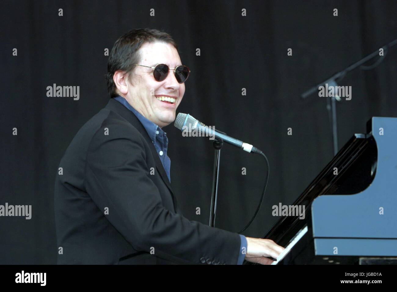 Jools Holland und seiner Rhythm And Blues-Band auf dem Glastonbury Festival, Somerset, Großbritannien - 28. Juni 2003. Stockfoto