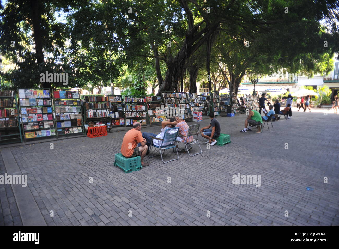 Buch steht in Plaza de Armas in Alt-Havanna, Kuba. Stockfoto