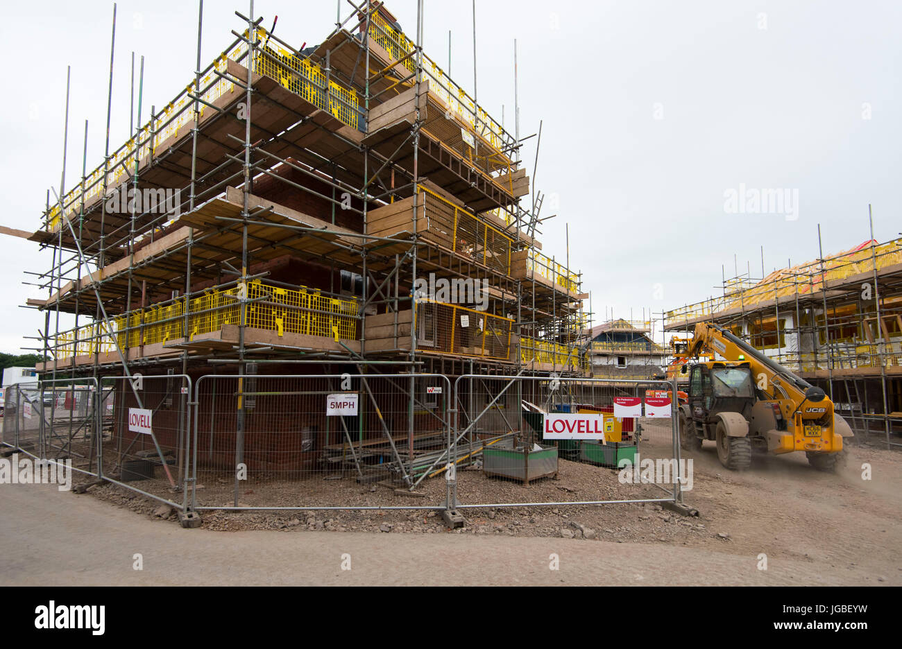 Eigenschaft von Bauträger Lovell auf einer Neubausiedlung Build in Cardiff, Wales, UK gebaut wird. Stockfoto