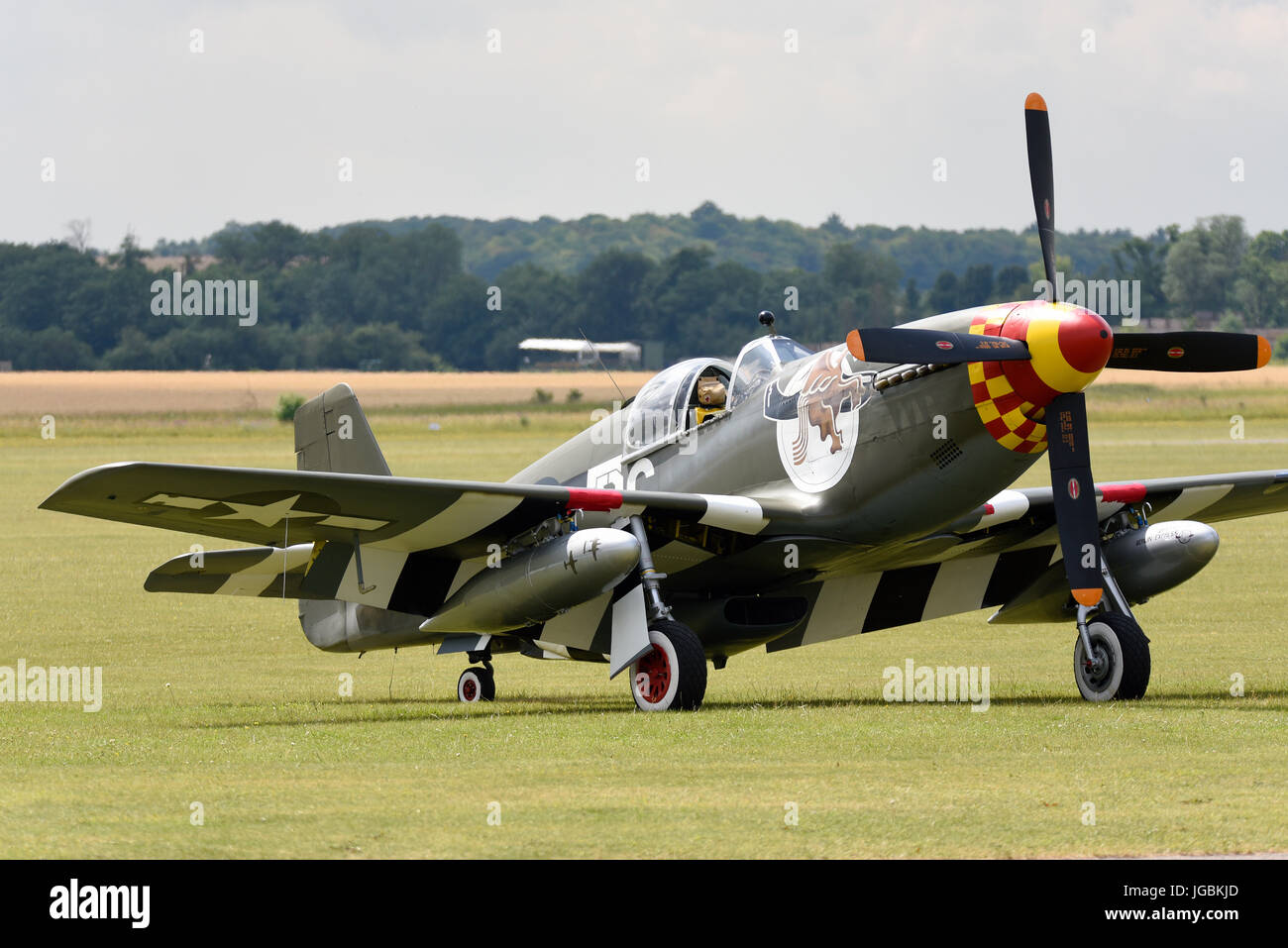 North American P-51 b Flugzeug namens Berlin Express, die aus den USA an Airshows in Großbritannien erscheinen geflogen hat. Duxford, Cambs. Stockfoto