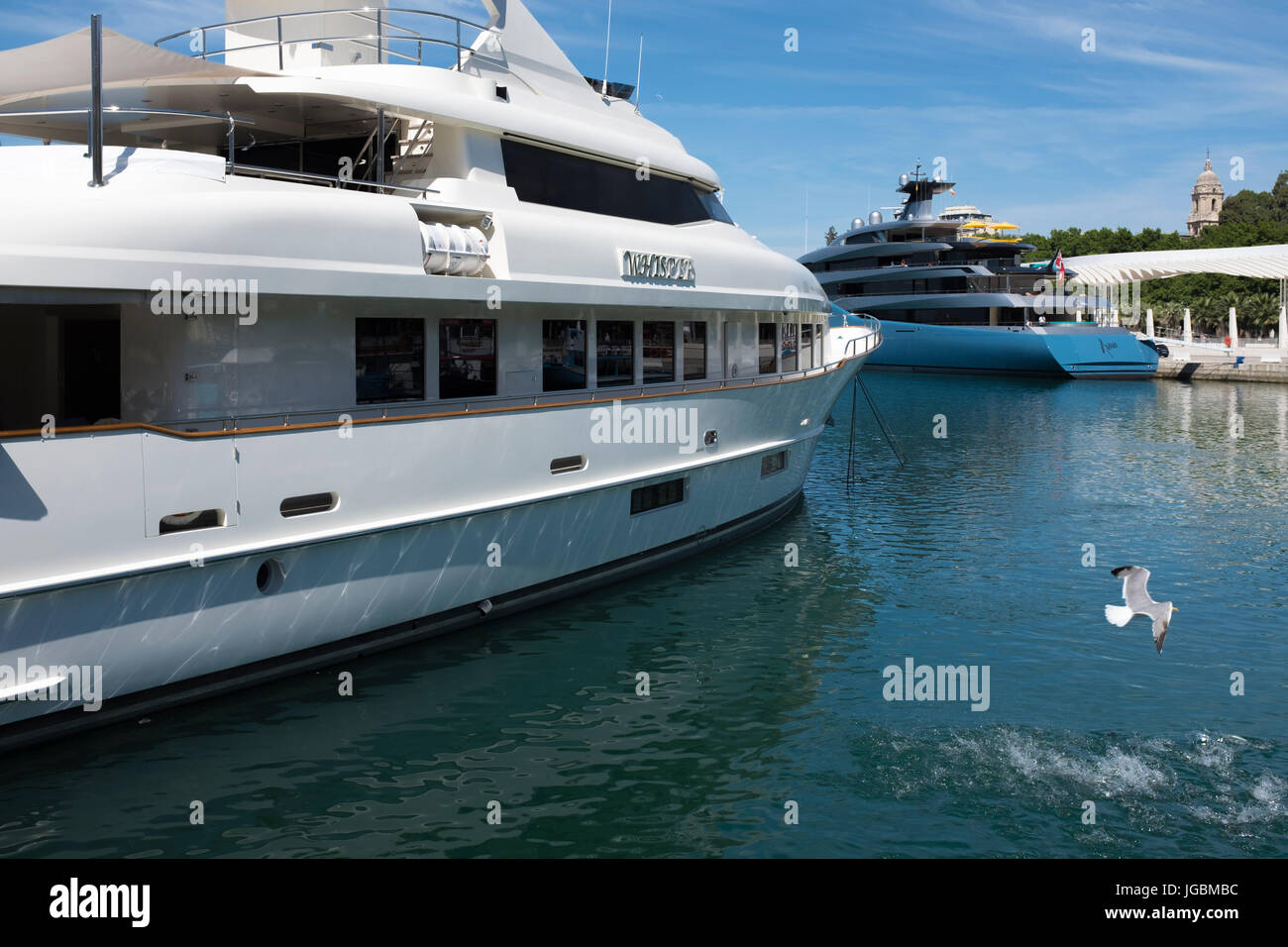 Luxus Superyachten im Hafen von Malaga, Spanien. Stockfoto