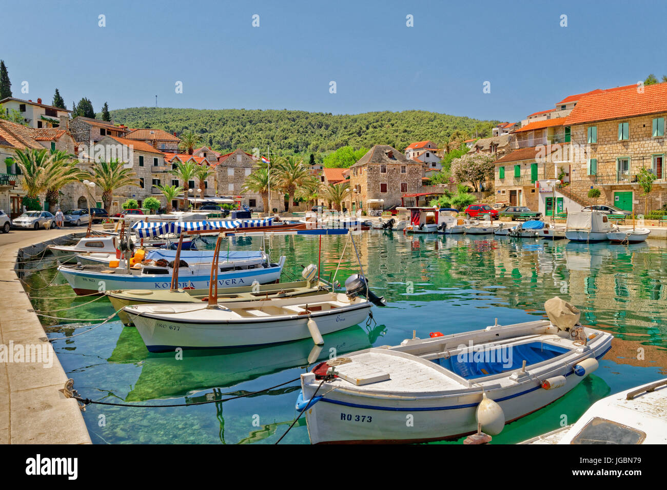 Hafen Sie bei Stomorska Dorf auf der Insel Solta, Kroatien. Stockfoto