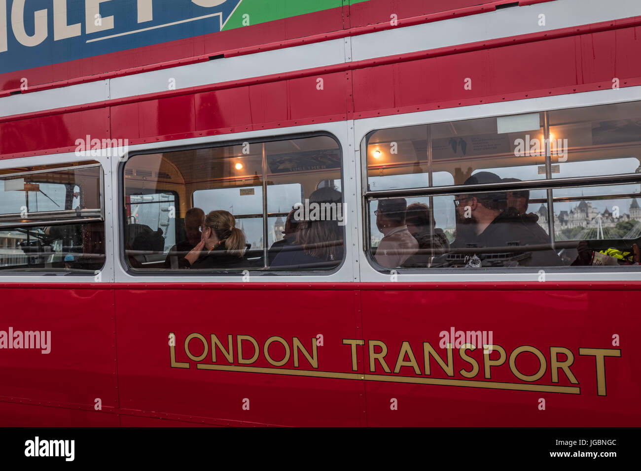 London Red Bus und London Eye Stockfoto