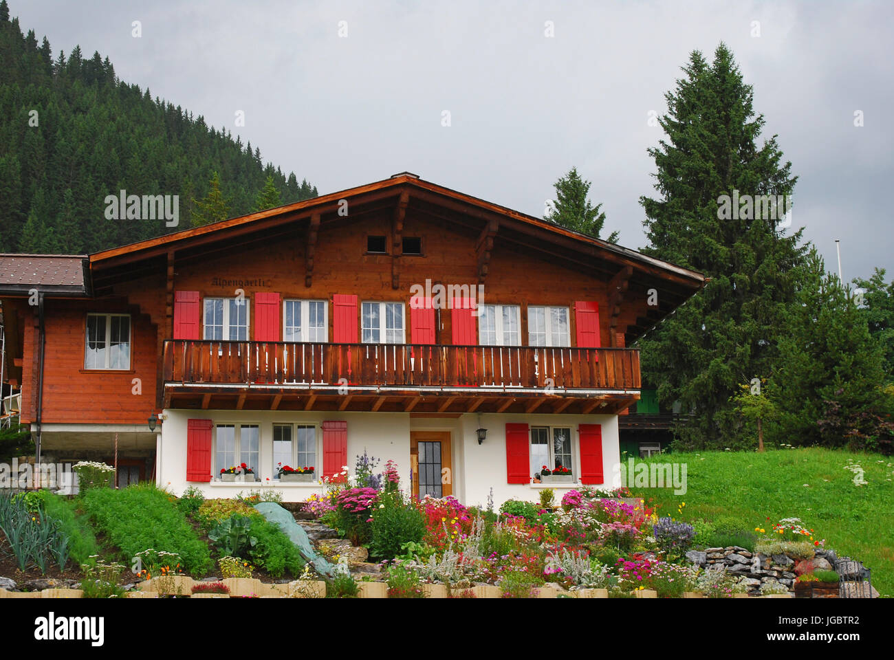 Typisches berner oberlandhaus -Fotos und -Bildmaterial in hoher ...