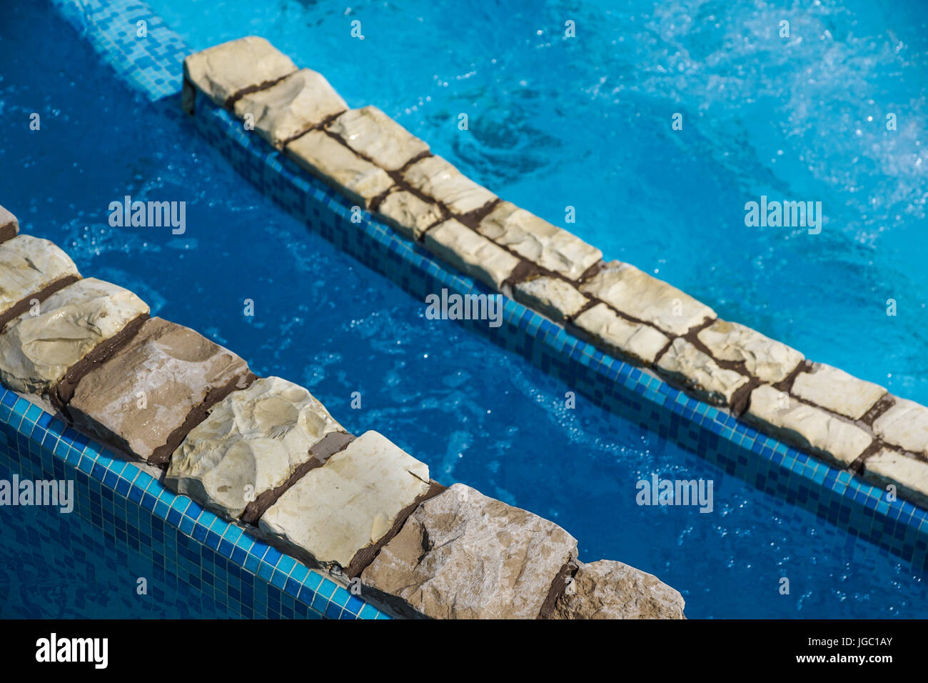Detail der Schwimmbad-Rand Stockfoto