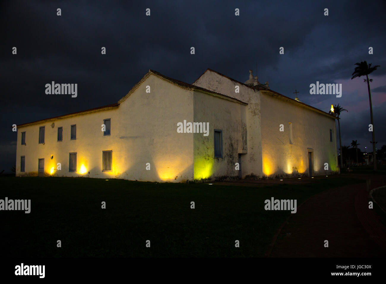 Brasilianische alte Kirche in der Nacht Stockfoto