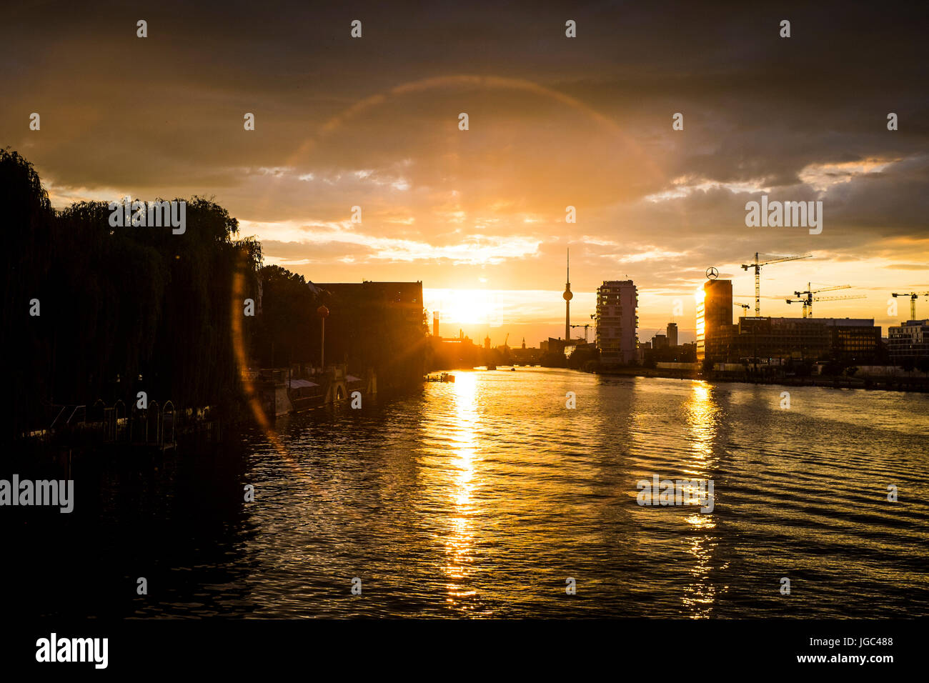 Blick von der Oberbaumbrücke über die Spree, Berlin Stockfoto