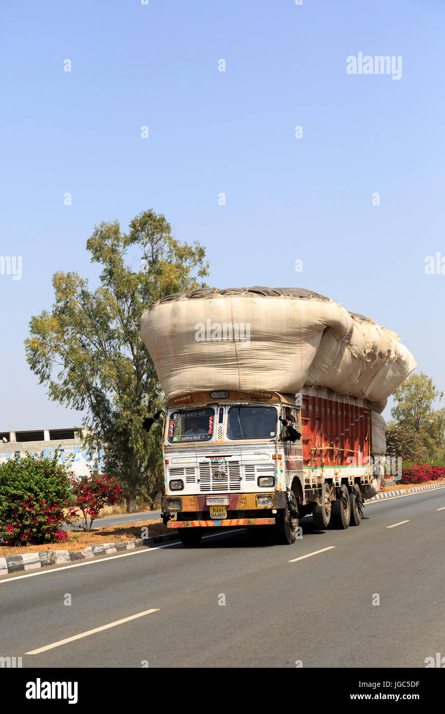 Schnellstraße in Rajasthan, Indien Stockfoto