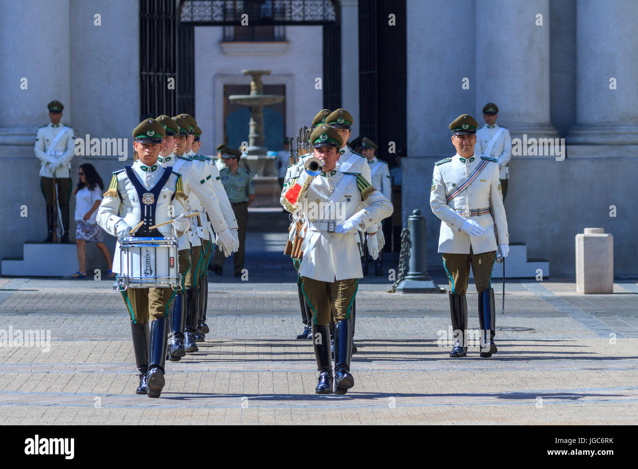 Wachwechsel an der Presidential Palace von La Moneda, Santiago de Chile, Chile Stockfoto