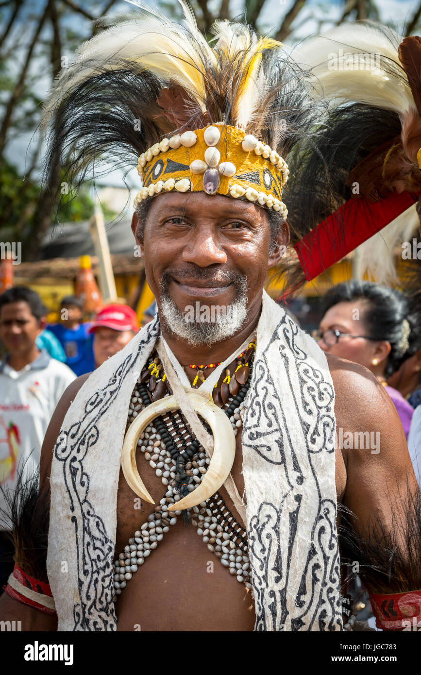 Porträt des Mannes Papua, Papua, Indonesien Stockfoto