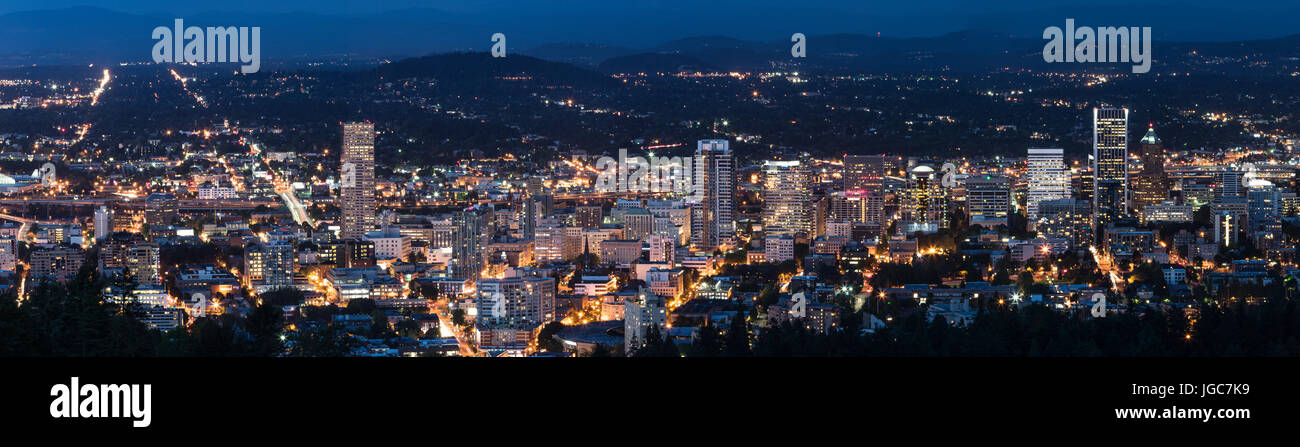 Portland, Oregon City Skyline bei Nacht. Stockfoto