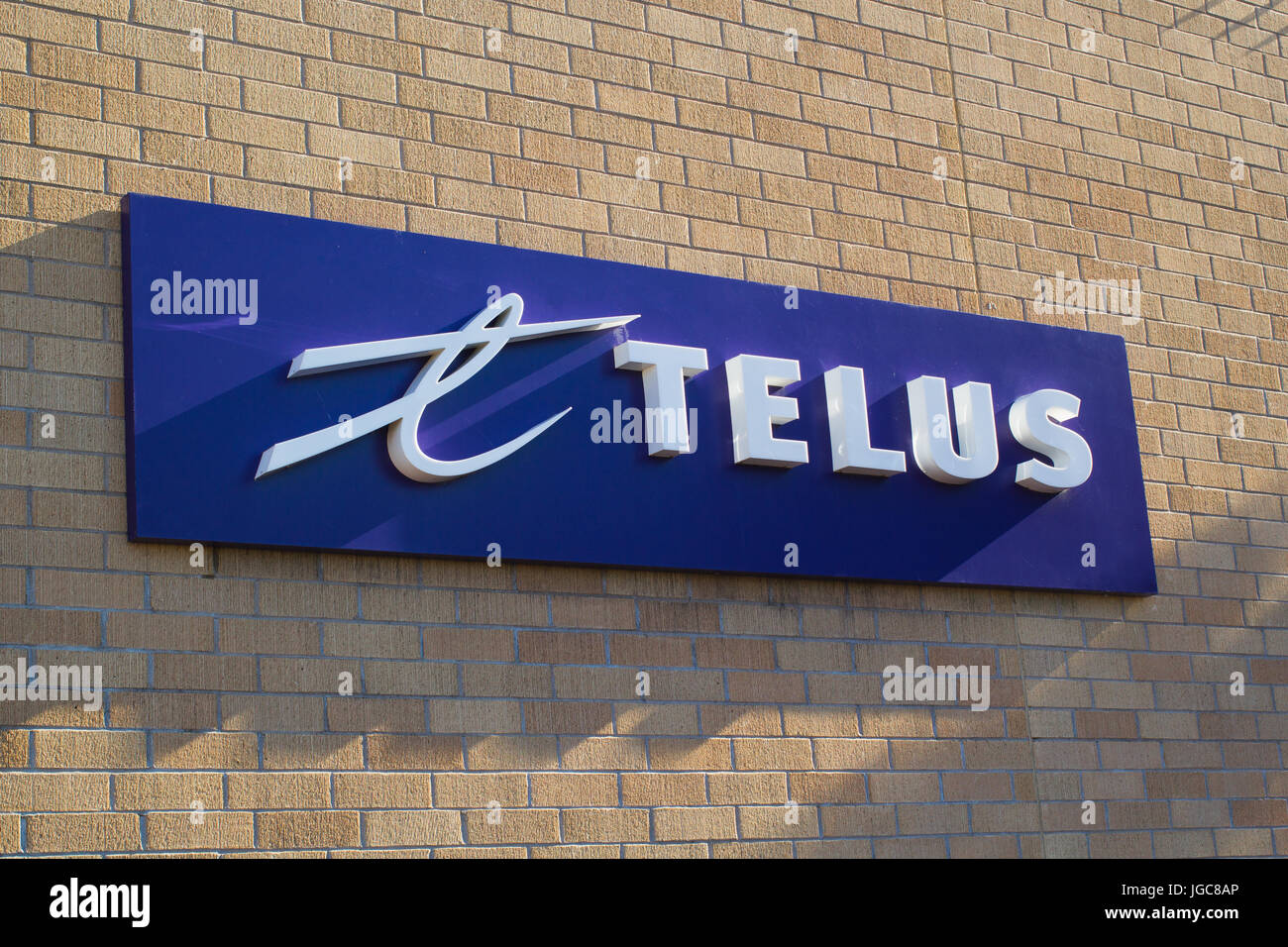 TRURO, Kanada - 5. Juli 2017: Telus Zeichen. Telus Communications ist ein kanadisches Unternehmen bietet eine Vielzahl von Telekommunikations-Dienstleistungen und Produkte. Stockfoto