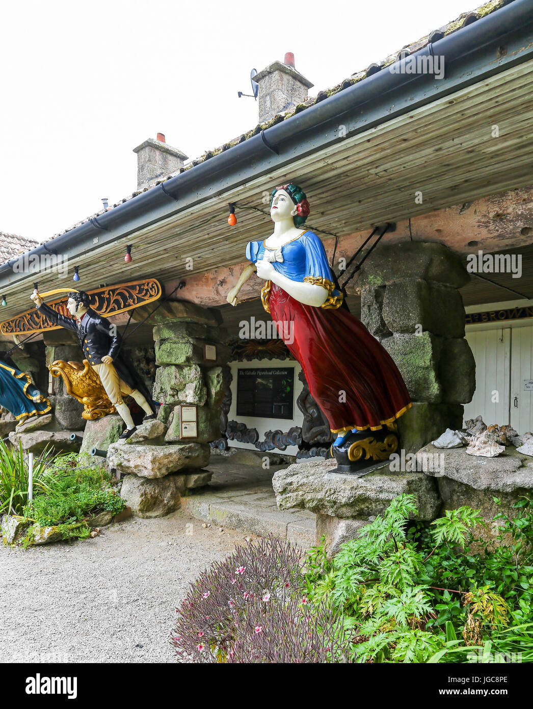 Galionsfiguren des Wracks von Schiffen im Valhalla in Tresco Abbey Gardens, Tresco Insel, Isles of Scilly, England, Vereinigtes Königreich. Stockfoto Galionsfiguren des Wracks von Schiffen im Valhalla in Tresco Abbey Gardens, Tresco Insel, Isles of Scilly, England, Vereinigtes Königreich. Stockfoto