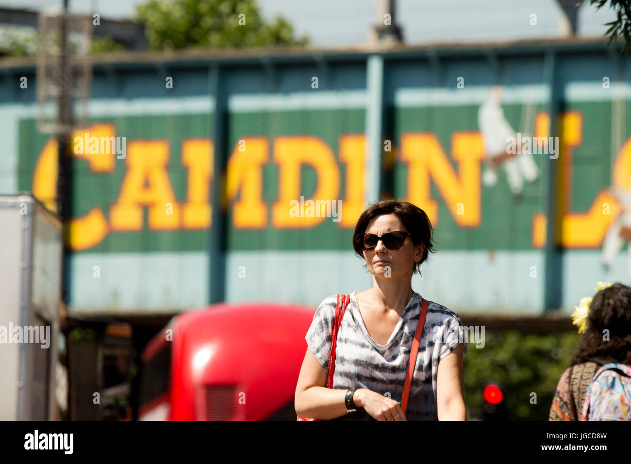 Camden, UK. 5. Juli 2017. Londoner genießen das warme Wetter in Londons Camden Lock, Central London. Bildnachweis: Sebastian Remme/Alamy Live-Nachrichten Stockfoto