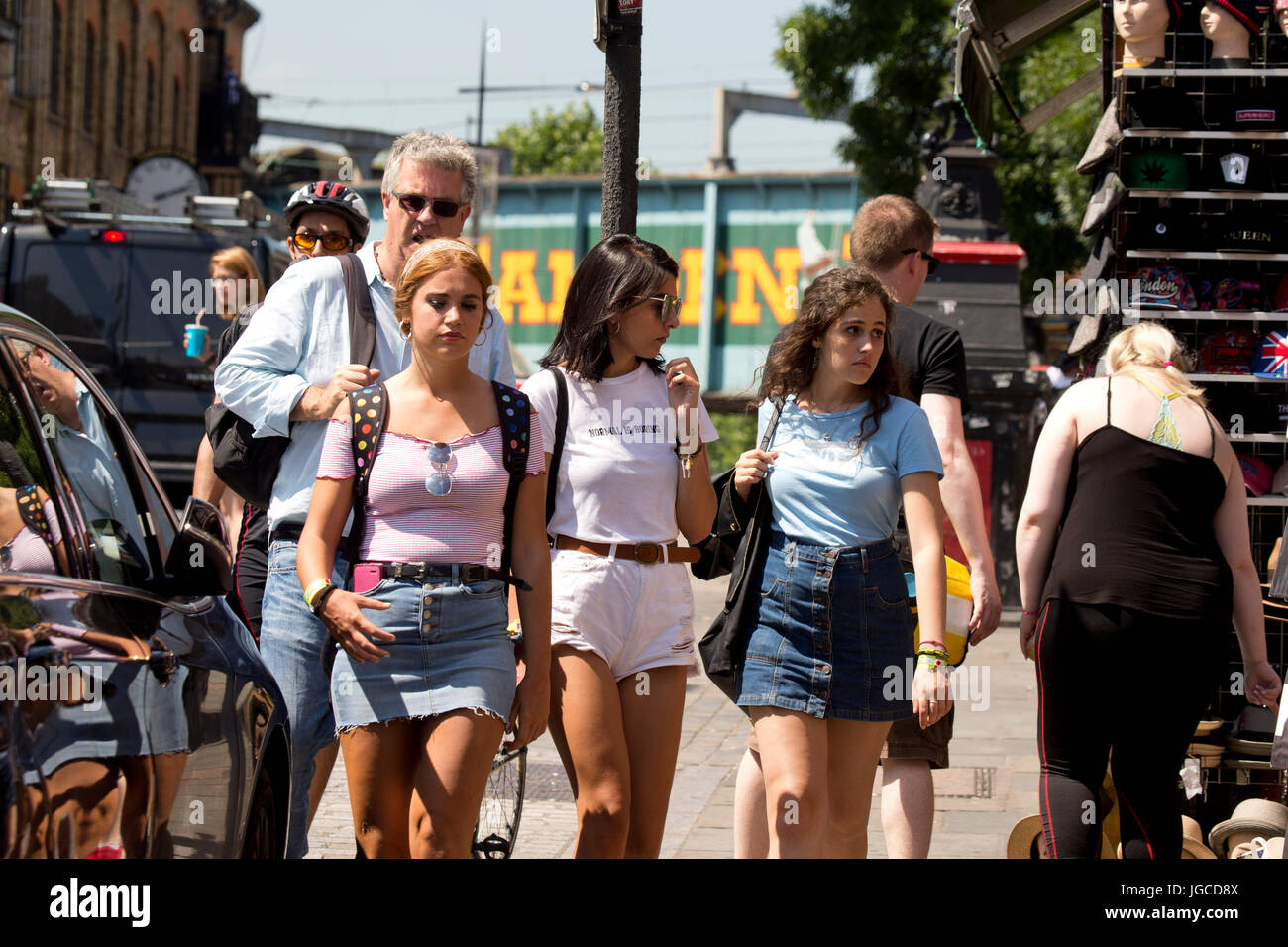 Camden, UK. 5. Juli 2017. Londoner genießen das warme Wetter in Londons Camden Lock, Central London. Bildnachweis: Sebastian Remme/Alamy Live-Nachrichten Stockfoto