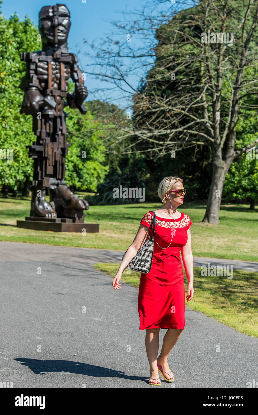 London, UK. 5. Juli 2017. Eduardo Paolozzi, Vulcan (1999) - The Fries Sculpture Park 2017 umfasst großformatige arbeiten, legen Sie im englischen Garten. Die Anlagen bleiben auf Sicht bis 8. Oktober 2017. Bildnachweis: Guy Bell/Alamy Live-Nachrichten Stockfoto