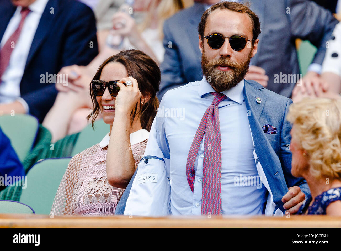 London, UK, 5. Juli 2017: Pippa Middleton und ihr Bruder James bei den Wimbledon Championships 2017 bei den All England Lawn Tennis and Croquet Club in London. Bildnachweis: Frank Molter/Alamy Live-Nachrichten Stockfoto