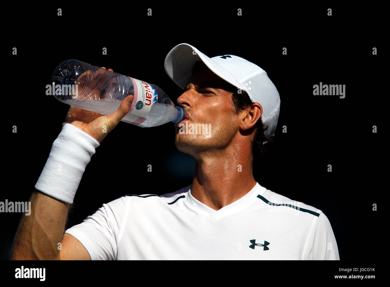 London, UK. 5. Juli 2017. London, 5. Juli 2017 - Andy Murray aus Großbritannien in seiner zweiten Vorrundenspiel in Wimbledon gegen Dustin Brown Deutschland. Bildnachweis: Adam Stoltman/Alamy Live-Nachrichten Stockfoto