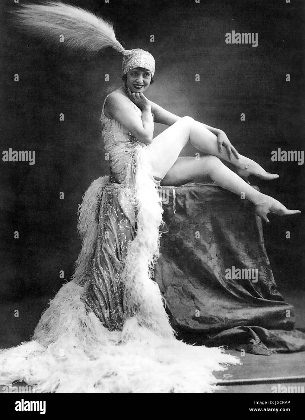 MISTINGUETTE (1875-1956) französischer Regisseur, Schauspielerin und Sängerin etwa 1920 während erscheinen im Moulin Rouge Stockfoto