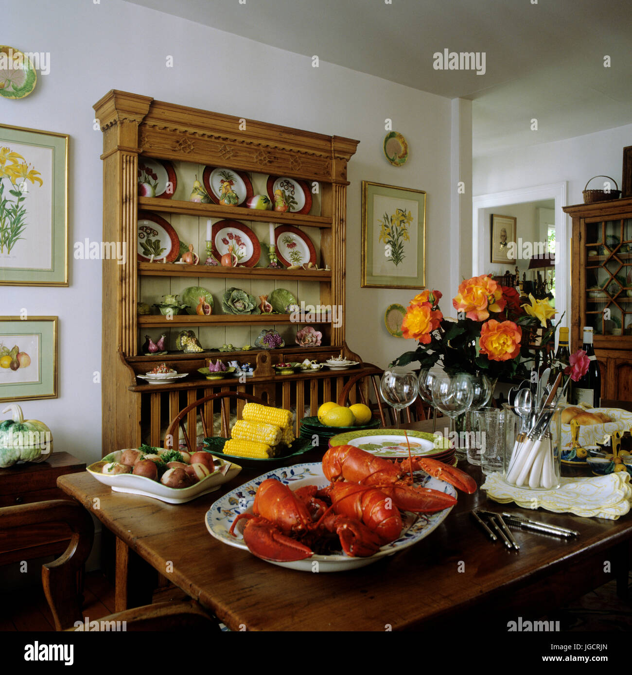 Abendessen im rustikalen Speisesaal Stockfoto