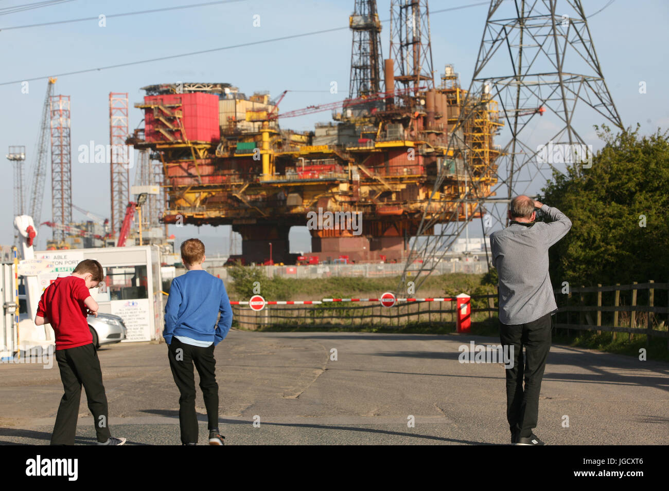 Hartlepool Parlamentswahlen 2017.  Der Brent Delta Oil-Plattform, die in der Lage sein Dock bereit für Demontage, Hartlepool angedockt hat. Stockfoto