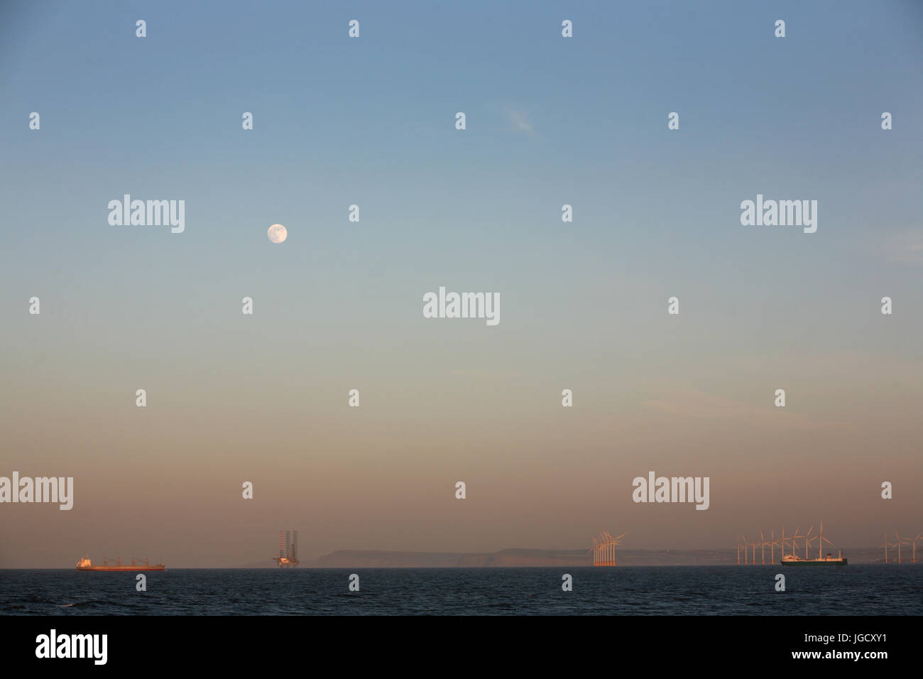 Windkraftanlagen Sie vor der Küste von Redcar, UK. Stockfoto