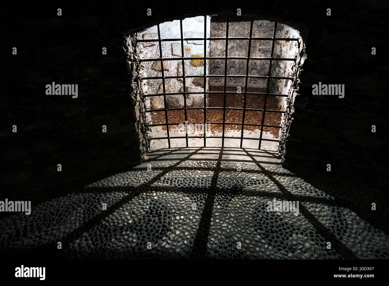 Dungeon alten dunklen Gefängnis mittelalterlichen Gitterstäbe Stockfoto