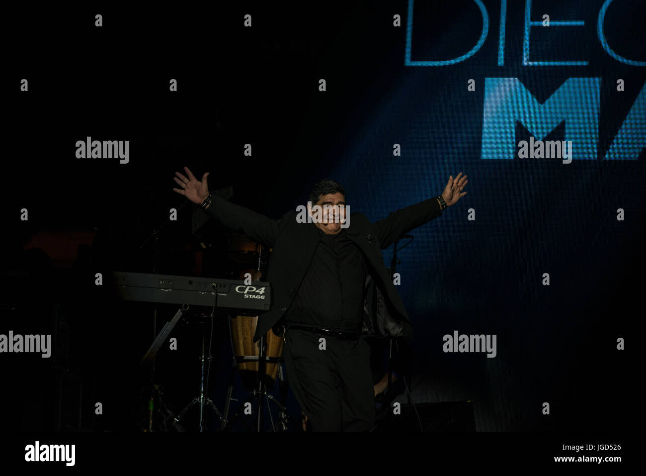 Neapel, Italien. 5. Juli 2017. Diego Armando Maradona, erhielt anlässlich der Ausstellung unter der Regie von Alessandro Siani "Effetto Maradona", die ehrenvolle neapolitanische Staatsbürgerschaft in Piazza del Plebiscito. Wichtige Sicherheitsmaßnahmen zur Vermeidung jeglicher Art von Störung, einschließlich der terroristischen Psychosis, die Turin in der Champions Juve-Real Madrid endgültig geschlagen. (Italien, Neapel. 5 Juli 2017) Credit: Michele Amoruso/Pacific Press/Alamy Live-Nachrichten Stockfoto