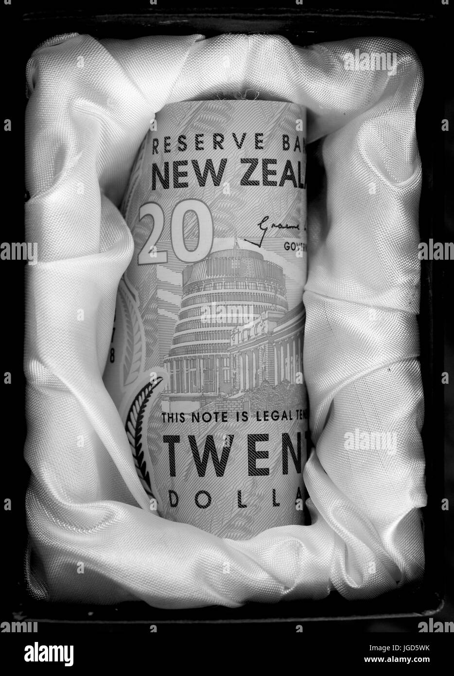 Neuseeland Geld in einem Sarg - schwarz / weiß Stockfoto