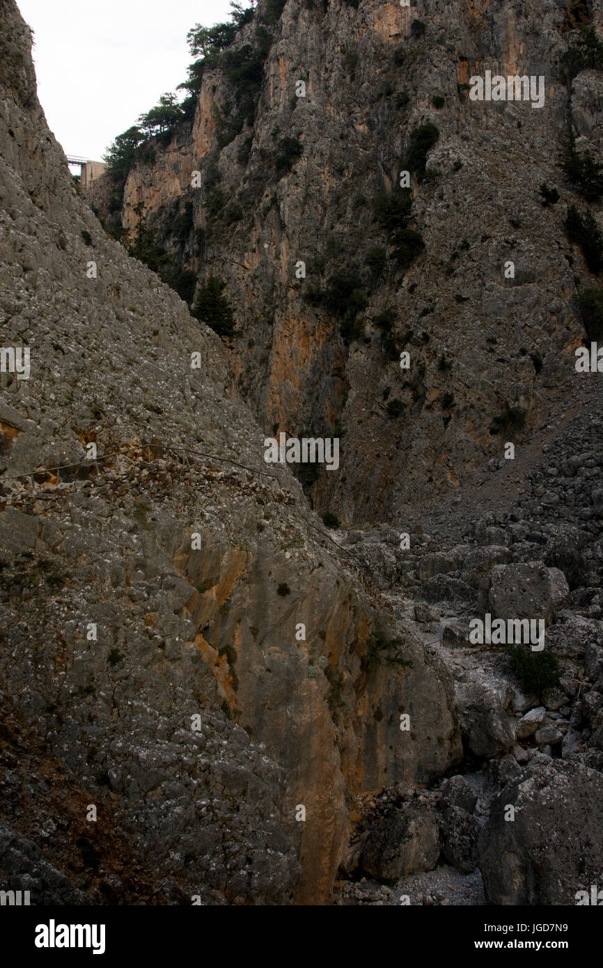 Aradena-Schlucht ist eine tiefe Kalkstein-Schlucht läuft aus der Lefka Ori oder weißen Berge bis in den Süden Kretas. Heutzutage ist es eine beliebte Wanderung Stockfoto