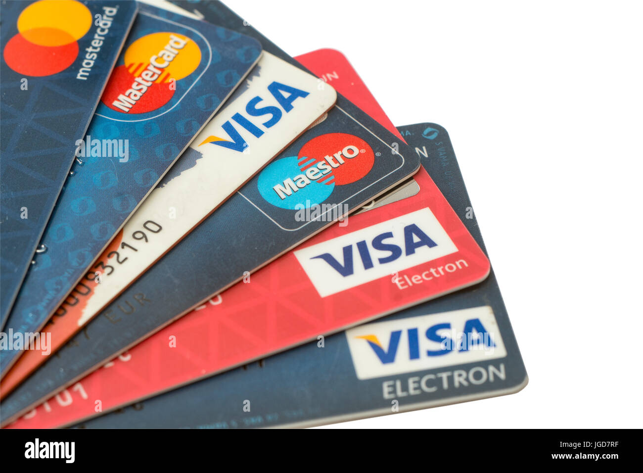 Sarajevo, Bosnien und Herzegowina - 25. Juni 2017: Closeup Haufen von Kreditkarten, Visa und MasterCard, Kredit, Debit und Elektronik. Isoliert auf weiß ba Stockfoto