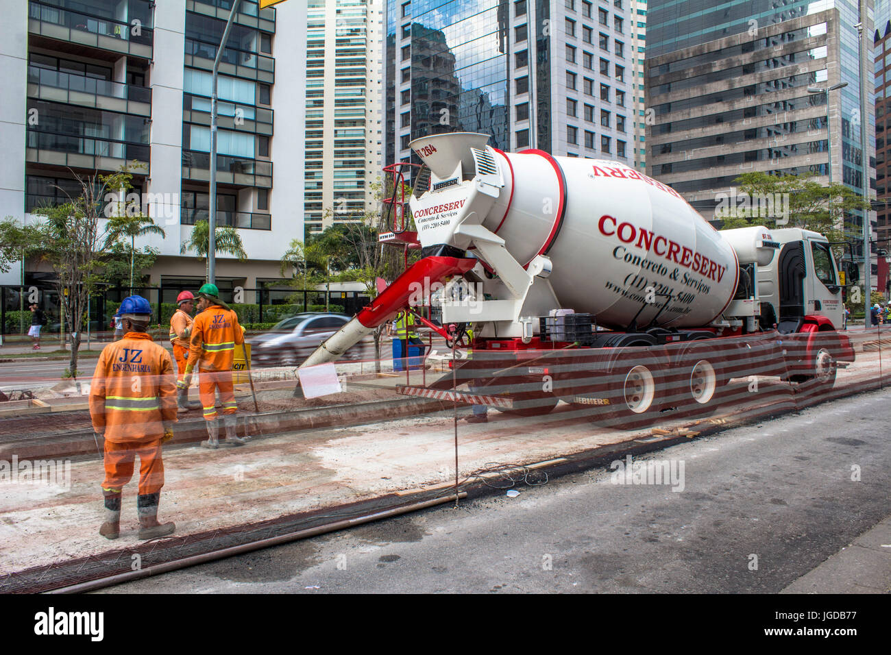 Bau, Busspur, 05.02.2016, Hauptstadt, Rua Gomes de Carvalho, Vila Olimpia, Sao Paulo, Brasilien. Stockfoto