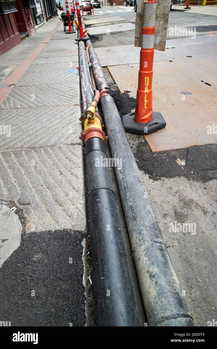 temporäre Wasserleitung gelegt von der Seite der Straße während der Straße arbeitet Boston USA Stockfoto