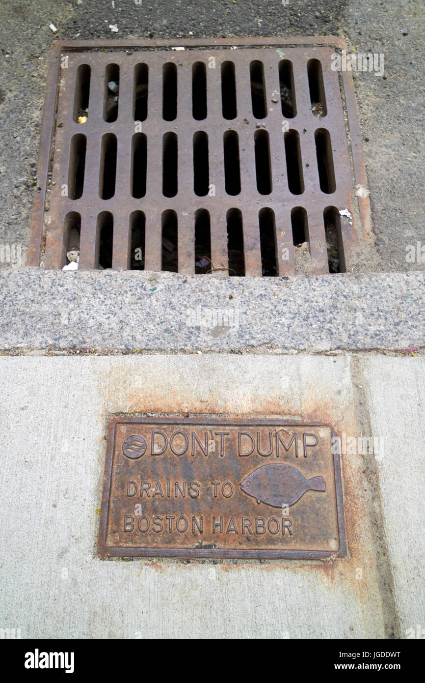 nicht leer Dump Kanalisation zu Boston Harbor Zeichen neben Straße Niveau Regenwasser Boston USA Stockfoto