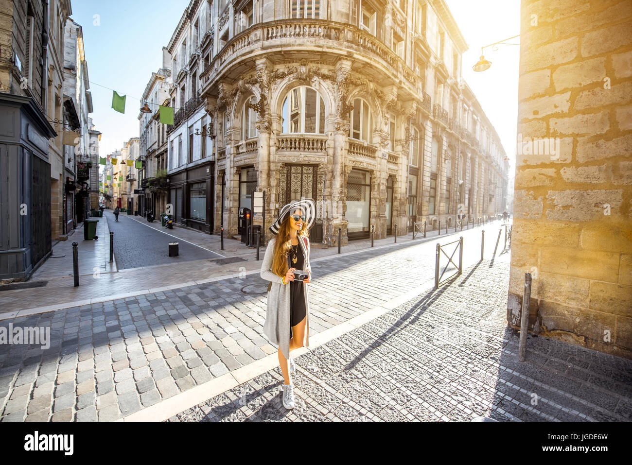 Frau in Bordeaux Stadt reisen Stockfoto