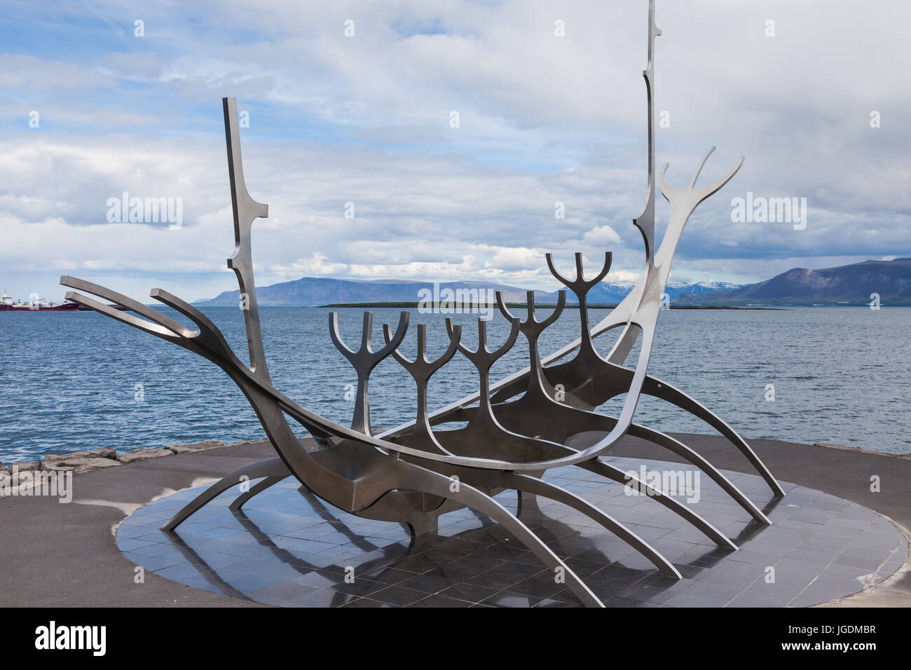 Die Skulptur "The Sun Voyager" am Hafen von Reykjavik Stockfoto