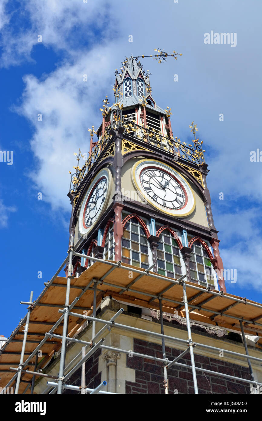 Christchurch Erdbeben Rebuild - starten Sie Reparaturen auf das Wahrzeichen Diamond Jubilee Clock Tower in Victoria Street, Christchurch. Beachten Sie, dass die Uhr steckt Stockfoto