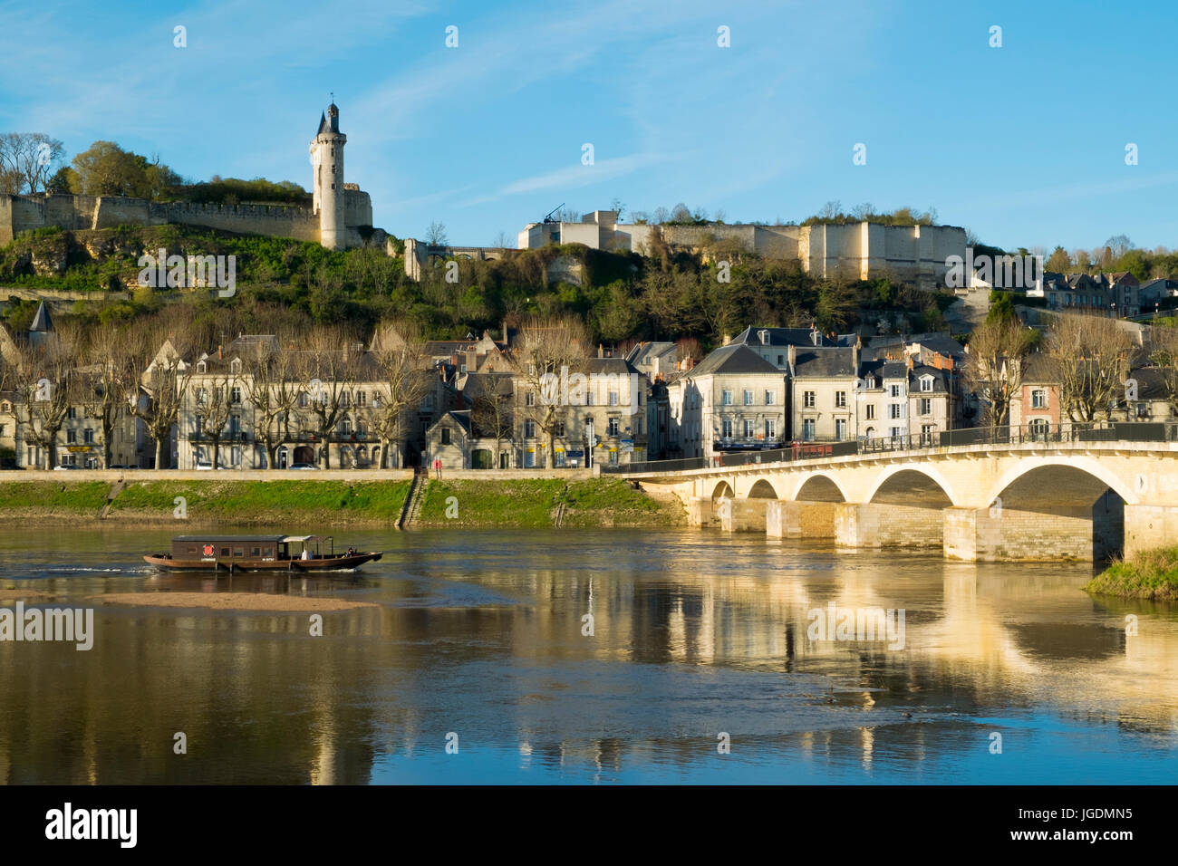 Chinon Stadt und Schloss an den Ufern des Flusses Vienne an einem