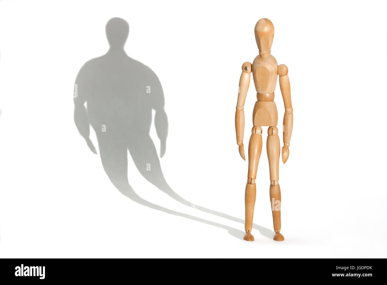 Schlanke Mannequin deprimiert, weil seine verzerrten fetten Körper Schatten Stockfoto
